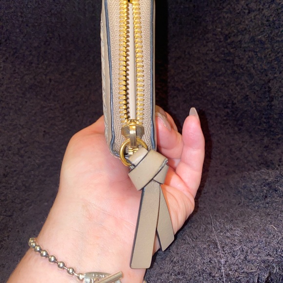 Gorgeous Chloe’ Zippy Leather Wallet - Picture 5 of 6